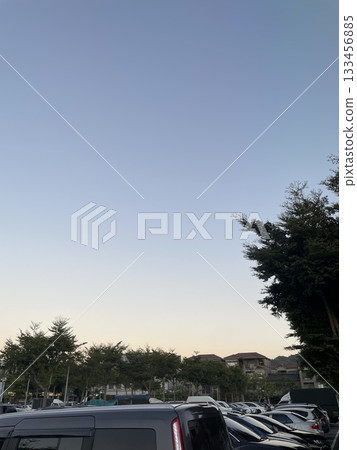 Scenery of the train station near Yangtian sky and Yocheng city｜Daily streetscape of blue sky and trees pruned 133456885