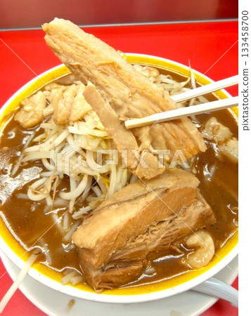 美味的次郎風味拉麵，豬肉分量超大。 133458700