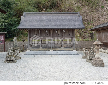 A northern sub-shrine dedicated to the four gods, located next to the main hall of Sada Taisha Shrine in Izumo Ninomiya 133458769