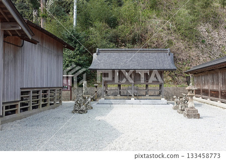 A northern sub-shrine dedicated to the four gods, located next to the main hall of Sada Taisha Shrine in Izumo Ninomiya A northern sub-shrine dedicated to the four gods, located next to the main hall of Sada Taisha Shrine in Izumo Ninomiya 133458773