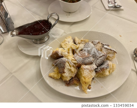 煎餅和燉牛肉:維也納湯和甜點 煎餅和燉牛肉:維也納湯和甜點 133459034