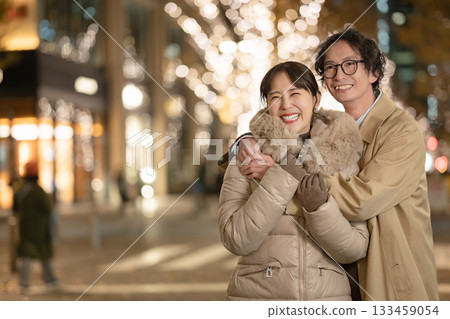 Illuminations and young men and women 133459054