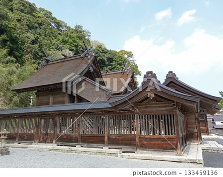 佐田大社的主殿被列為主要文化財產,是出雲國第二大神社。 佐田大社的主殿被列為主要文化財產,是出雲國第二大神社。 133459136