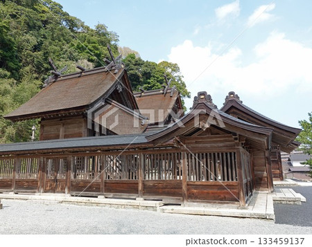 佐田大社的主殿被列為主要文化財產,是出雲國第二大神社。 佐田大社的主殿被列為主要文化財產,是出雲國第二大神社。 133459137