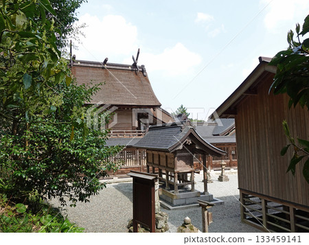 佐田大社的主殿被列為主要文化財產,是出雲國第二大神社。 佐田大社的主殿被列為主要文化財產,是出雲國第二大神社。 133459141
