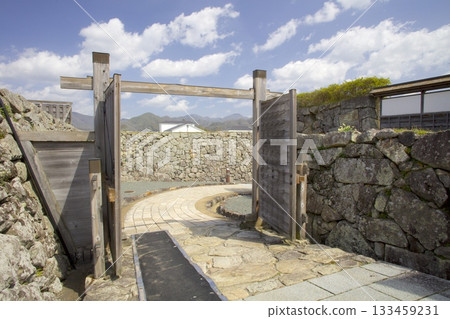 笹山城遺址禦書院入口處的黑金門 / 日本遺產 / 日本百座名城 133459231