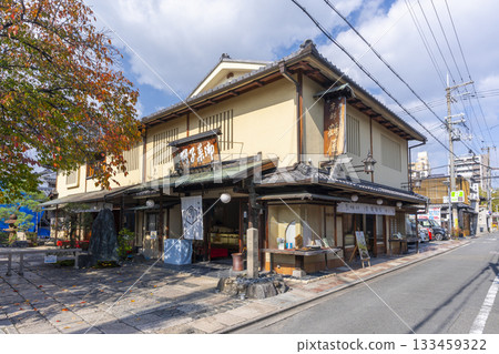 Kyoto Tsuruya Kakujuan (The birthplace of the Shinsengumi, the specialty Tonjo-mochi originating from the Yagi family) Mibu Naginomiya-cho, Nakagyo-ku, Kyoto City 133459322