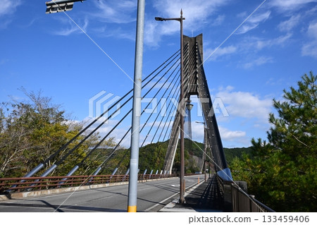 秋日的天空和烏塔根卡橋 秋日的天空和烏塔根卡橋 133459406
