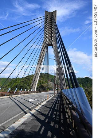 秋日的天空和烏塔根卡橋 133459407
