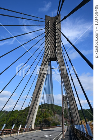 秋日的天空和烏塔根卡橋 秋日的天空和烏塔根卡橋 133459408