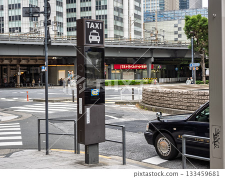 銀座禁行區內的指定計程車停靠站標誌(優質計程車停靠站 4 號) 銀座禁行區內的指定計程車停靠站標誌(優質計程車停靠站 4 號) 133459681