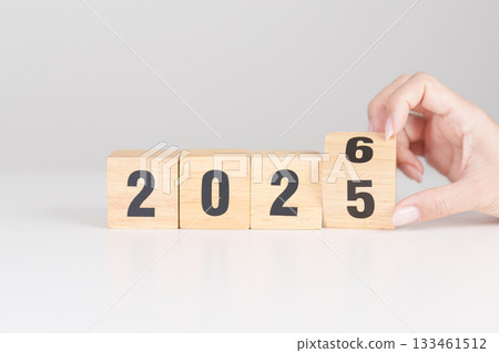 2025 change to 2026 year block on table. goal, Resolution, strategy, plan, start, budget, mission, action, motivation and New Year concepts 133461512