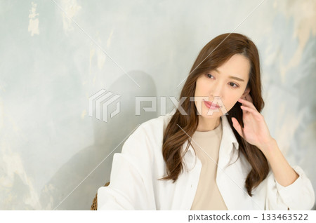 Woman putting hand on face 133463522