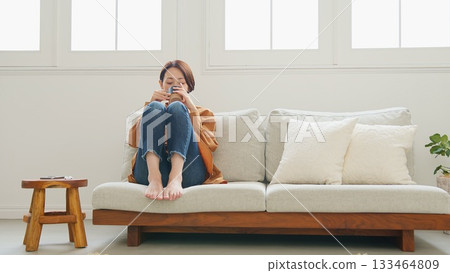 Image of a break between XX 133464809