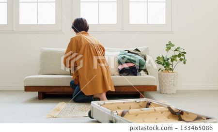 在跳蚤市場網站上出售物品 攝影圖片：整理與收納 133465086