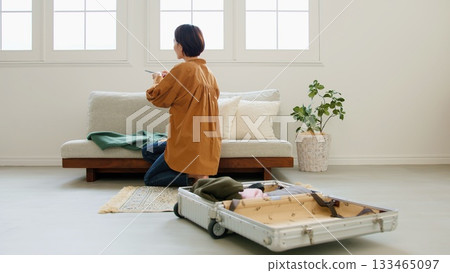 在跳蚤市場網站上出售物品 攝影圖片：整理與收納 133465097