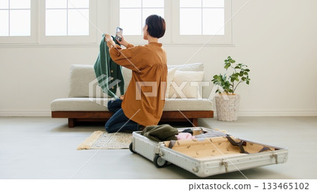 在跳蚤市場網站上出售物品 攝影圖片：整理與收納 133465102