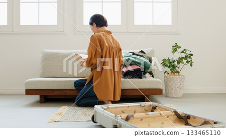 在跳蚤市場網站上出售物品 攝影圖片：整理與收納 133465110