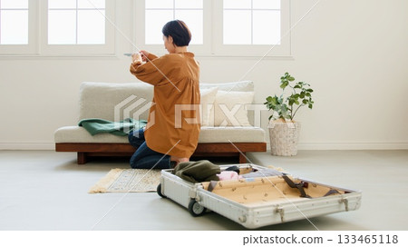 在跳蚤市場網站上出售物品 攝影圖片：整理與收納 133465118