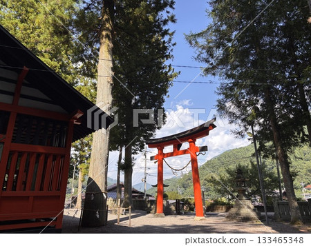 從鳥居眺望村莊(八月,奈良宿,鹽尻市,長野縣,鎮陣神社) 從鳥居眺望村莊(八月,奈良宿,鹽尻市,長野縣,鎮陣神社) 133465348