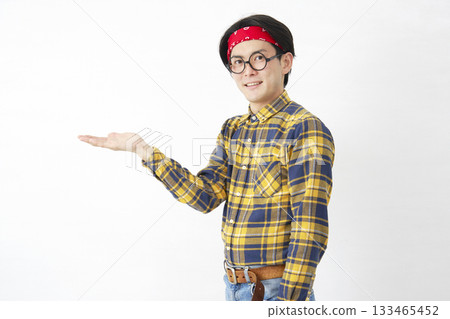 Akihabara-style man pointing to the left with palm on white background 133465452
