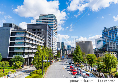 Tokyo: Kudanshita cityscape on a clear day seen from the Yasukuni-dori Tanyasumon intersection 133467262