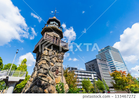 Tokyo: Kudanshita cityscape on a clear day seen from the Yasukuni-dori Tanyasumon intersection 133467272