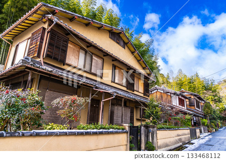 [Important Preservation District for Groups of Traditional Buildings] Saga Toriimoto Winter Streetscape 12 Ukyo Ward, Kyoto City, Kyoto Prefecture 133468112