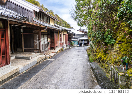 [Important Preservation District for Groups of Traditional Buildings] Saga Toriimoto Winter Streetscape 4 Ukyo Ward, Kyoto City, Kyoto Prefecture 133468123