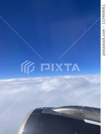 High-altitude cloud sea and blue sky viewing angle | Overhead view of the airplane mouth skyscape | General sky cloud layer 133469061