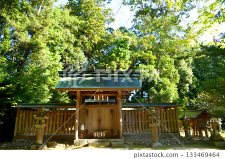 Aki Shrine (Shrine Gate and Main Hall) [Uda City, Nara Prefecture] 133469464