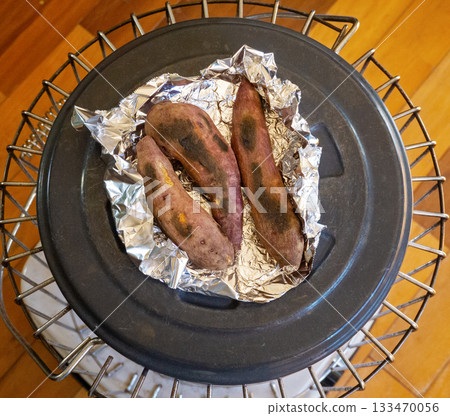 爐子上烤地瓜 133470056