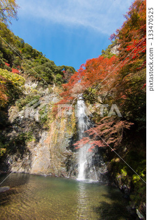 秋色迷人的箕面瀑布 133470525