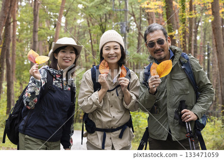 Family walking in the autumn mountains 133471059