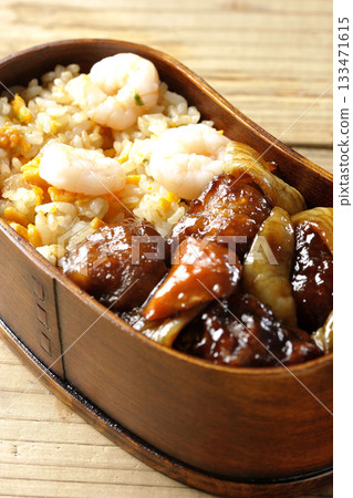 蝦仁炒飯和黑醋糖醋豬肉便當 133471615