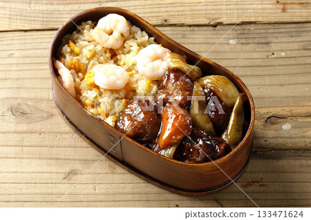蝦仁炒飯和黑醋糖醋豬肉便當 133471624