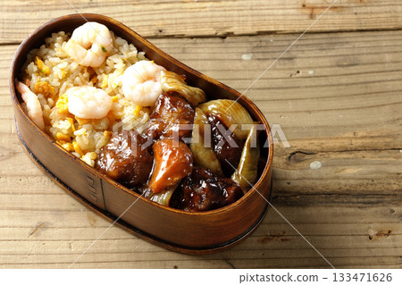 蝦仁炒飯和黑醋糖醋豬肉便當 133471626