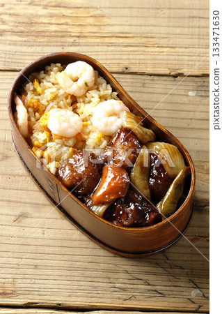 蝦仁炒飯和黑醋糖醋豬肉便當 133471630