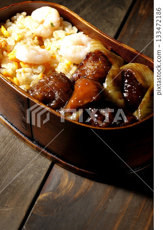 蝦仁炒飯和黑醋糖醋豬肉便當 133472186