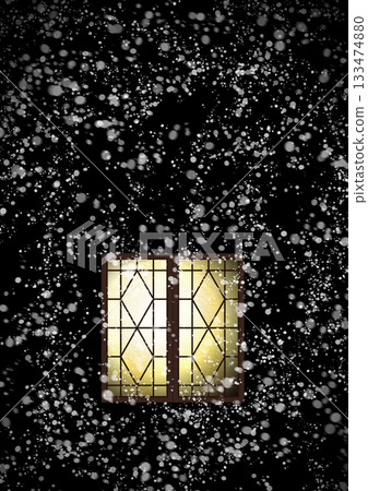 雪夜裡，復古窗戶亮起燈光，豎幅照片展現了這一幕。 133474880