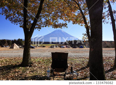 A spectacular view of autumn leaves and Mt. Fuji from a campsite on the Asagiri Plateau at the foot of Mt. Fuji in late autumn. Fujinomiya City, Shizuoka Prefecture, Japan 133476082