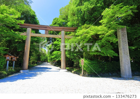 [奈良縣] 晴天時位於橛原神社北參道的鳥居 133476273