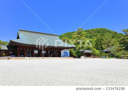 [Nara Prefecture] The outer worship hall of Kashihara Shrine on a clear day 133476286