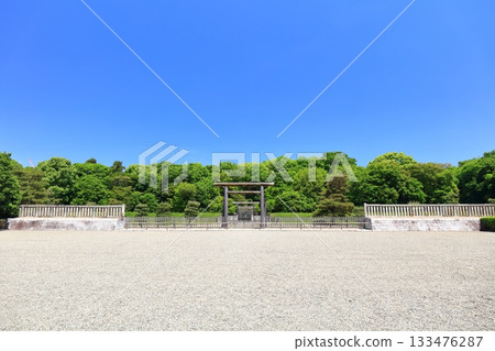 [Nara Prefecture] Emperor Jimmu's Tohoku Mausoleum on Mount Unebi under clear skies 133476287