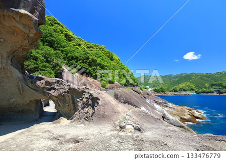 [Mie Prefecture] Senjojiki at Onigajo Castle on a clear day 133476779