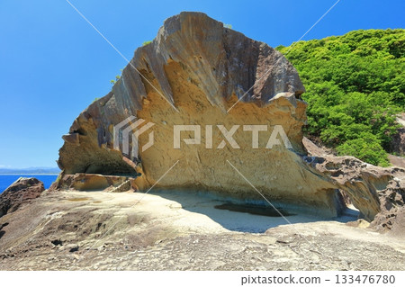 [Mie Prefecture] Senjojiki at Onigajo Castle on a clear day 133476780