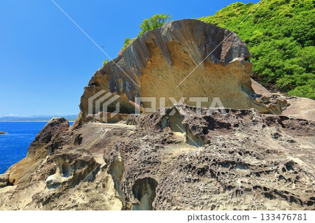[Mie Prefecture] Senjojiki at Onigajo Castle on a clear day 133476781