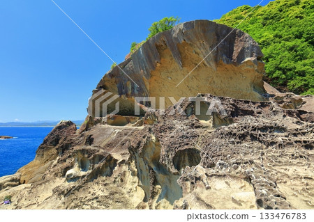 [Mie Prefecture] Senjojiki at Onigajo Castle on a clear day 133476783