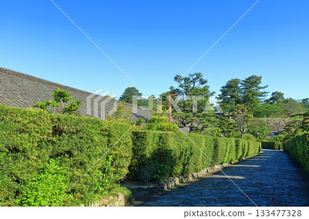 [Mie Prefecture] Castle guard house in Matsusaka Park on a clear day (Tonomachi Park) 133477328