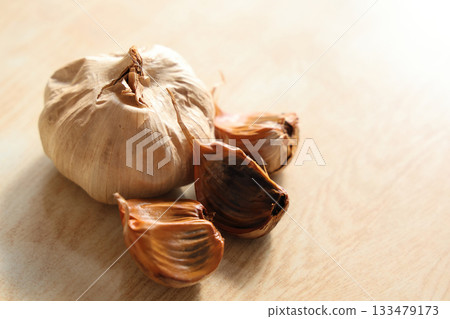Black garlic 133479173
